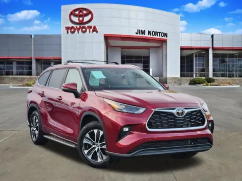 Red 2025 Toyota Highlander XLE for sale in Tulsa, OK