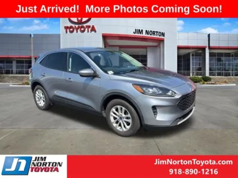 Silver 2021 Ford Escape SE for sale in Tulsa, OK