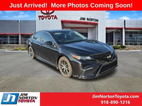 Black 2023 Toyota Camry Hybrid SE for sale in Tulsa, OK