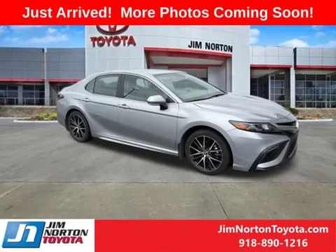 Silver 2024 Toyota Camry Hybrid SE for sale in Tulsa, OK