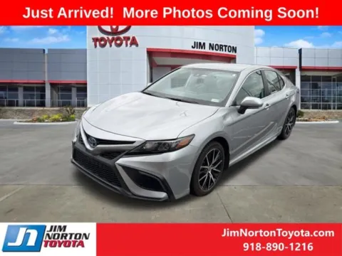 Another view of 2024 Toyota Camry Hybrid SE for sale in Tulsa, OK at Jim Norton Toyota