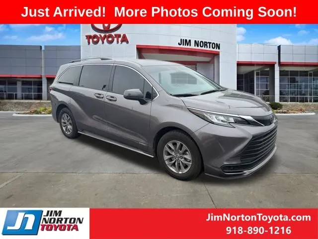Gray 2021 Toyota Sienna LE for sale in Tulsa, OK