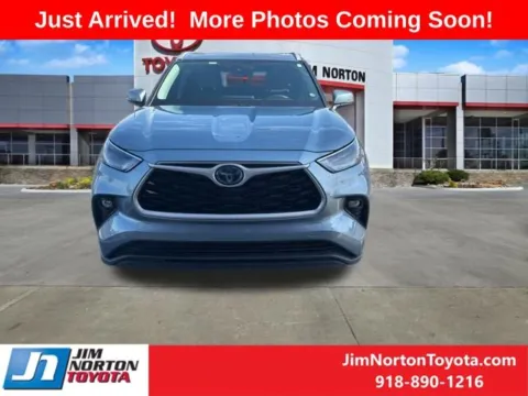 Photos of 2022 Toyota Highlander Hybrid XLE for sale in Tulsa, OK at Jim Norton Toyota