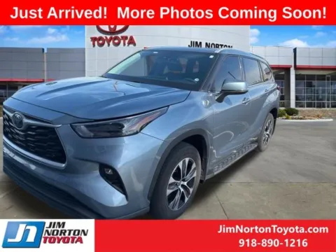 Another view of 2022 Toyota Highlander Hybrid XLE for sale in Tulsa, OK at Jim Norton Toyota