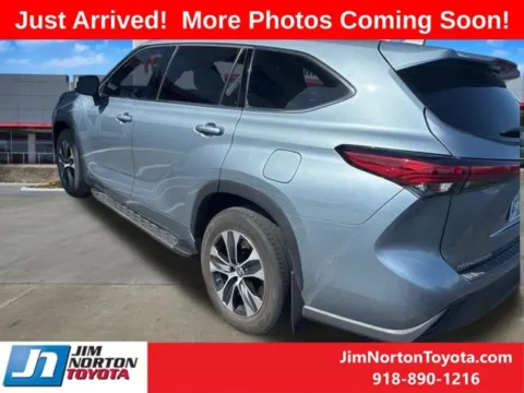 More photos of 2022 Toyota Highlander Hybrid XLE at Jim Norton Toyota, OK