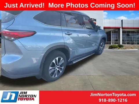 More photos of 2022 Toyota Highlander Hybrid XLE at Jim Norton Toyota, OK