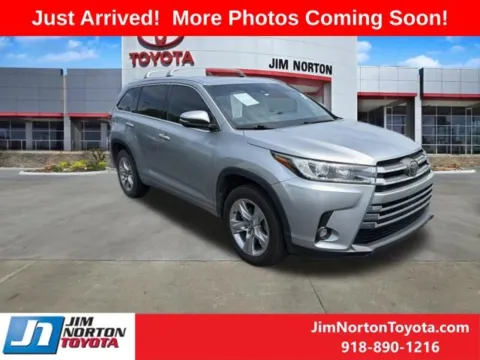 Silver 2019 Toyota Highlander Limited for sale in Tulsa, OK