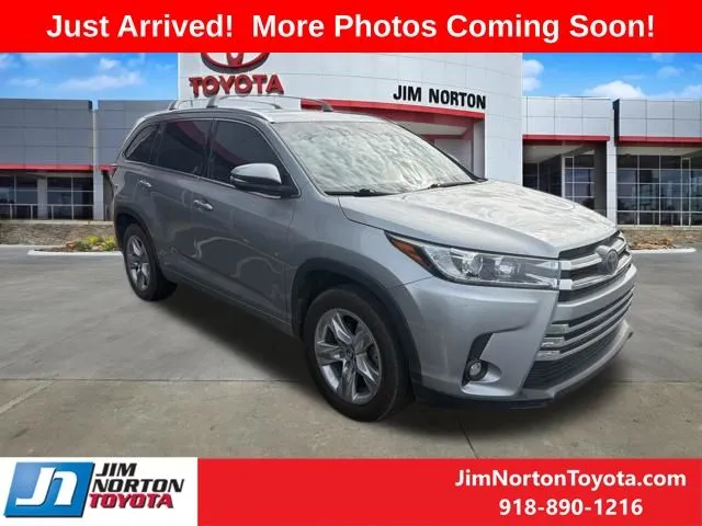 Silver 2019 Toyota Highlander Limited for sale in Tulsa, OK
