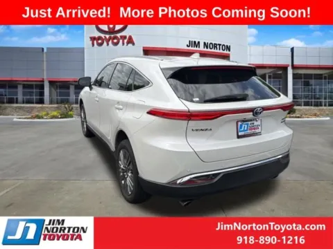 More photos of 2021 Toyota Venza Limited at Jim Norton Toyota, OK