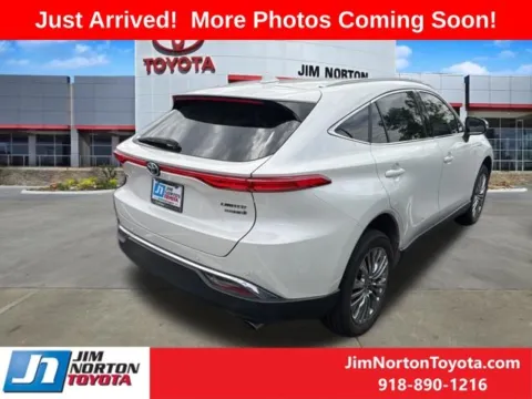 More photos of 2021 Toyota Venza Limited at Jim Norton Toyota, OK