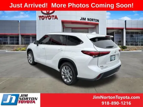 More photos of 2022 Toyota Highlander Limited at Jim Norton Toyota, OK