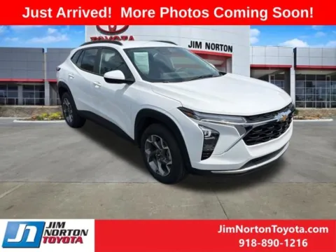 White 2025 Chevrolet Trax LT for sale in Tulsa, OK