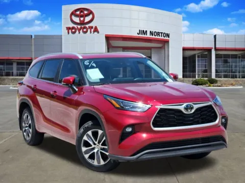 Red 2023 Toyota Highlander XLE for sale in Tulsa, OK