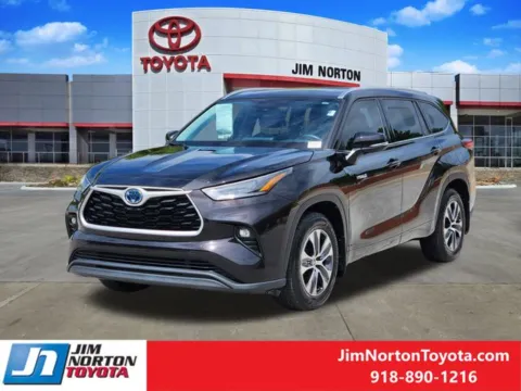 Another view of 2021 Toyota Highlander Hybrid XLE for sale in Tulsa, OK at Jim Norton Toyota