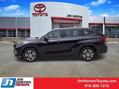 More photos of 2021 Toyota Highlander Hybrid XLE at Jim Norton Toyota, OK