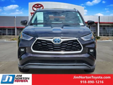 Photos of 2021 Toyota Highlander Hybrid XLE for sale in Tulsa, OK at Jim Norton Toyota