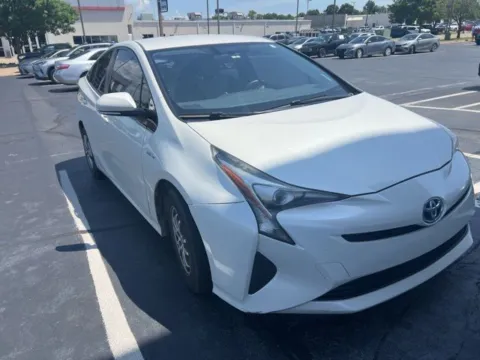 White 2016 Toyota Prius Three for sale in Tulsa, OK
