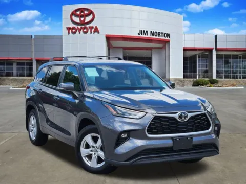 Gray 2023 Toyota Highlander LE for sale in Tulsa, OK