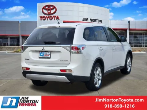 More photos of 2015 Mitsubishi Outlander SE at Jim Norton Toyota, OK