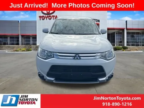 Photos of 2015 Mitsubishi Outlander SE for sale in Tulsa, OK at Jim Norton Toyota