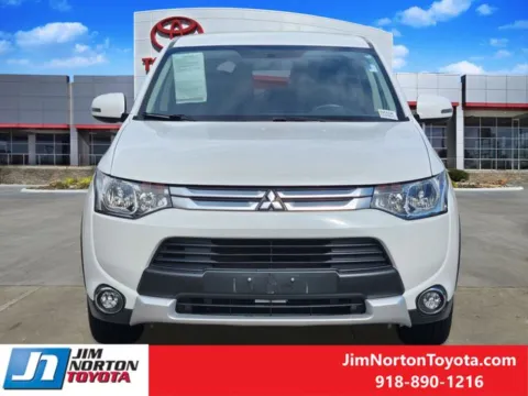Photos of 2015 Mitsubishi Outlander SE for sale in Tulsa, OK at Jim Norton Toyota