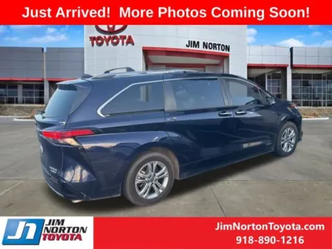 More photos of 2021 Toyota Sienna Platinum at Jim Norton Toyota, OK