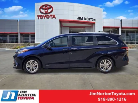 More photos of 2021 Toyota Sienna Platinum at Jim Norton Toyota, OK