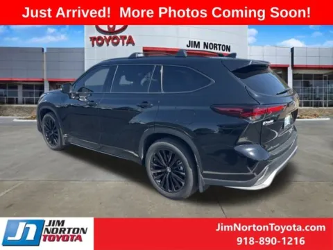 More photos of 2024 Toyota Highlander LE at Jim Norton Toyota, OK