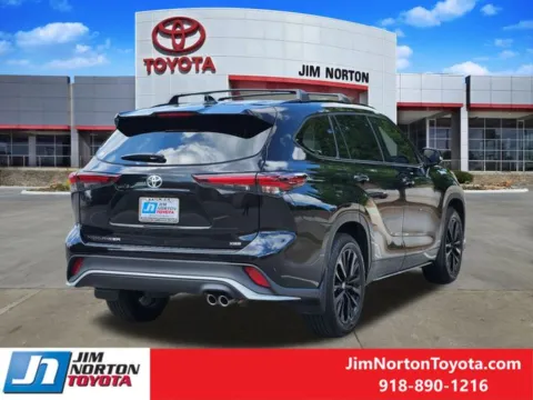 More photos of 2024 Toyota Highlander XSE at Jim Norton Toyota, OK