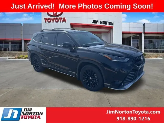 Black 2024 Toyota Highlander LE for sale in Tulsa, OK