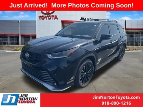 Another view of 2024 Toyota Highlander LE for sale in Tulsa, OK at Jim Norton Toyota