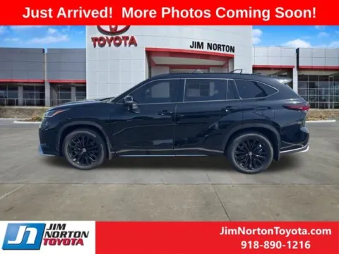 More photos of 2024 Toyota Highlander LE at Jim Norton Toyota, OK