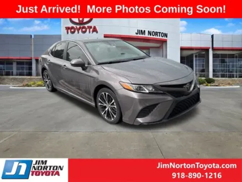 Gray 2020 Toyota Camry SE for sale in Tulsa, OK