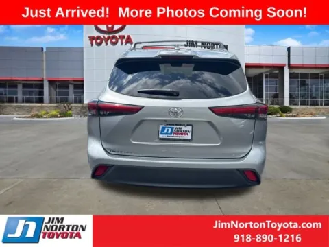 More photos of 2021 Toyota Highlander XLE at Jim Norton Toyota, OK