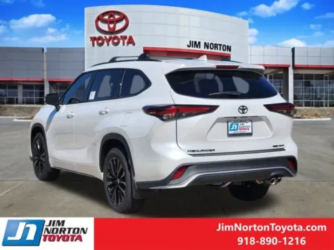 More photos of 2025 Toyota Highlander XSE at Jim Norton Toyota, OK