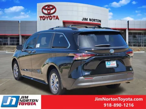 More photos of 2025 Toyota Sienna XLE at Jim Norton Toyota, OK
