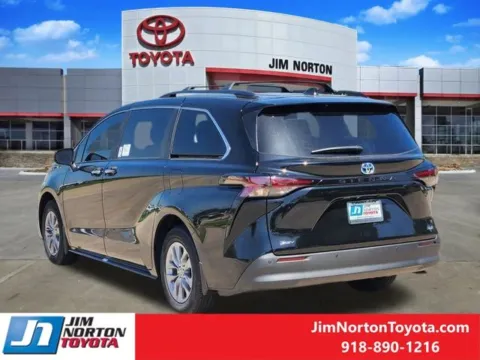 More photos of 2025 Toyota Sienna XLE at Jim Norton Toyota, OK