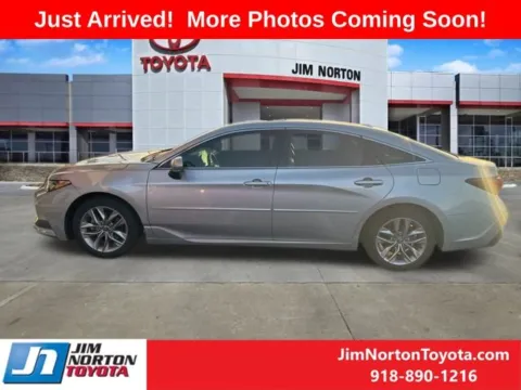 More photos of 2019 Toyota Avalon XLE at Jim Norton Toyota, OK