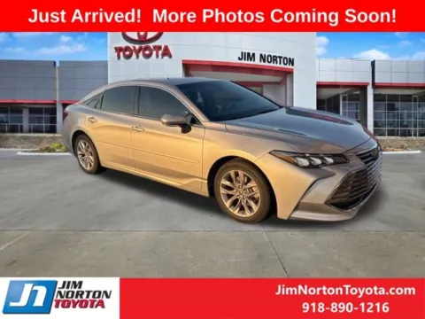 Silver 2019 Toyota Avalon XLE for sale in Tulsa, OK
