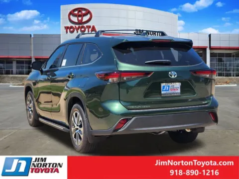 More photos of 2025 Toyota Highlander XLE at Jim Norton Toyota, OK