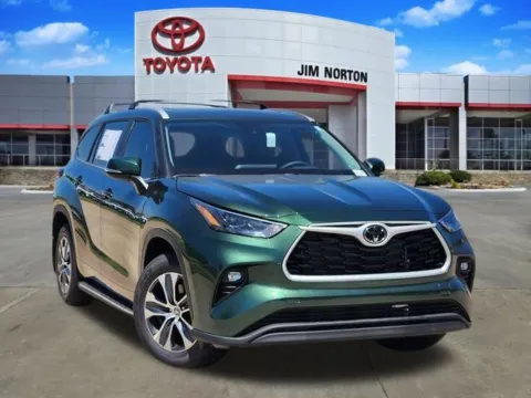 Green 2025 Toyota Highlander XLE for sale in Tulsa, OK