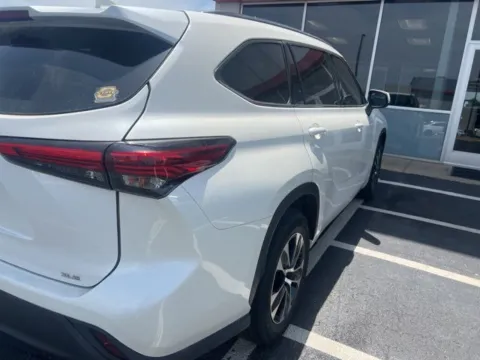 Another view of 2020 Toyota Highlander XLE for sale in Tulsa, OK at Jim Norton Toyota