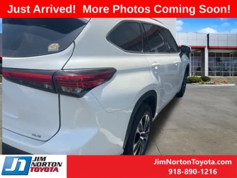 Another view of 2020 Toyota Highlander XLE for sale in Tulsa, OK at Jim Norton Toyota
