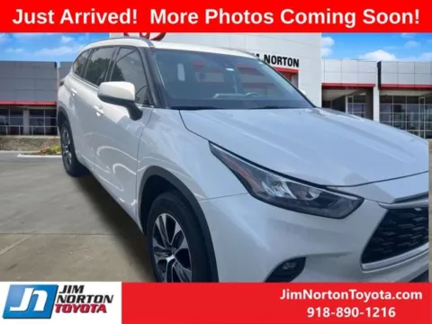 White 2020 Toyota Highlander XLE for sale in Tulsa, OK