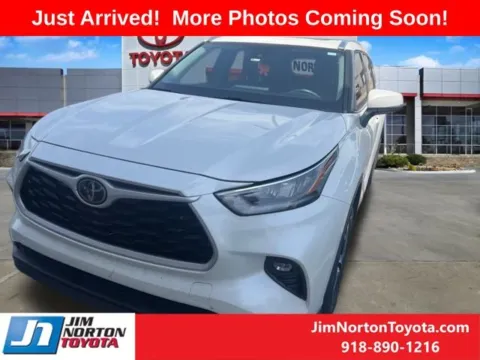 Photos of 2020 Toyota Highlander XLE for sale in Tulsa, OK at Jim Norton Toyota