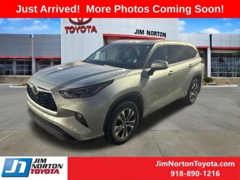 Another view of 2022 Toyota Highlander Hybrid XLE for sale in Tulsa, OK at Jim Norton Toyota
