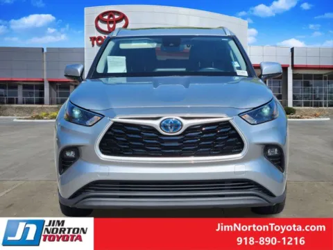 Photos of 2022 Toyota Highlander Hybrid XLE for sale in Tulsa, OK at Jim Norton Toyota