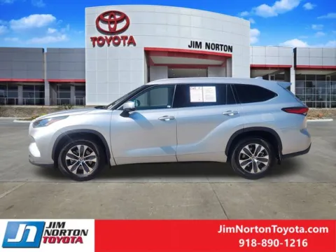 More photos of 2022 Toyota Highlander Hybrid XLE at Jim Norton Toyota, OK