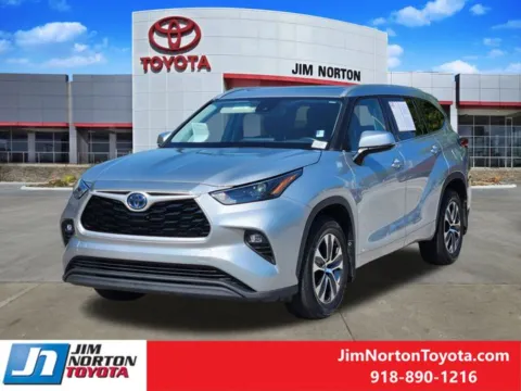 Another view of 2022 Toyota Highlander Hybrid XLE for sale in Tulsa, OK at Jim Norton Toyota