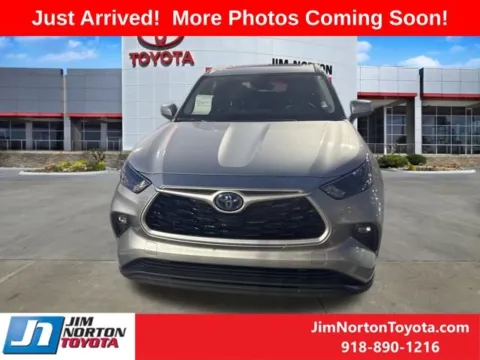 Photos of 2022 Toyota Highlander Hybrid XLE for sale in Tulsa, OK at Jim Norton Toyota